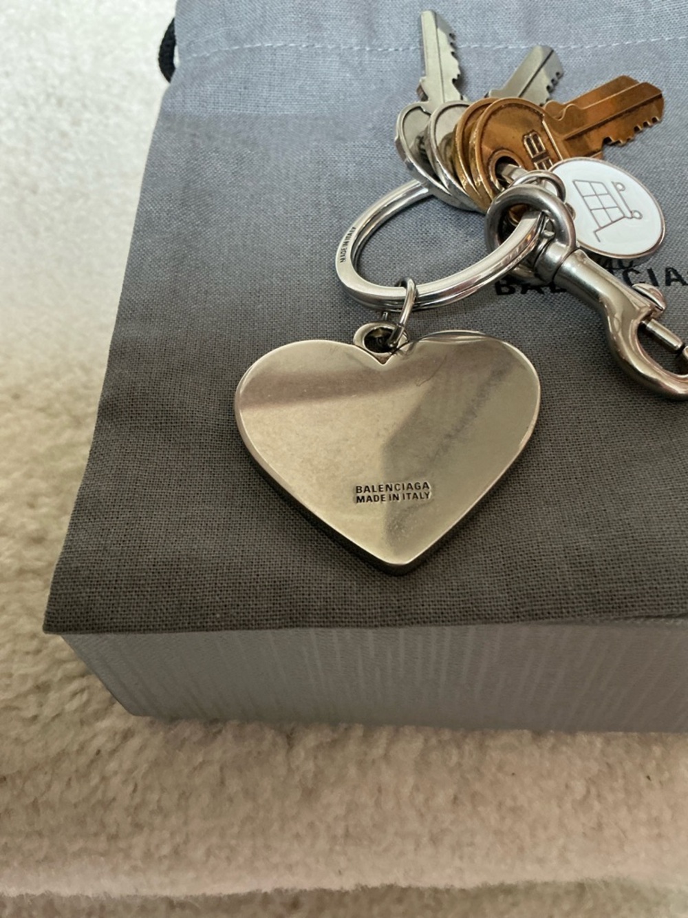 BEAUTIFUL BALENCIAGA HEART CAT EMBELLISHED KEYCHAIN KEYRING BAG CHARM - Picture 12 of 16